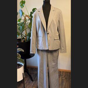 Brand New Banana Republic Women's Suite